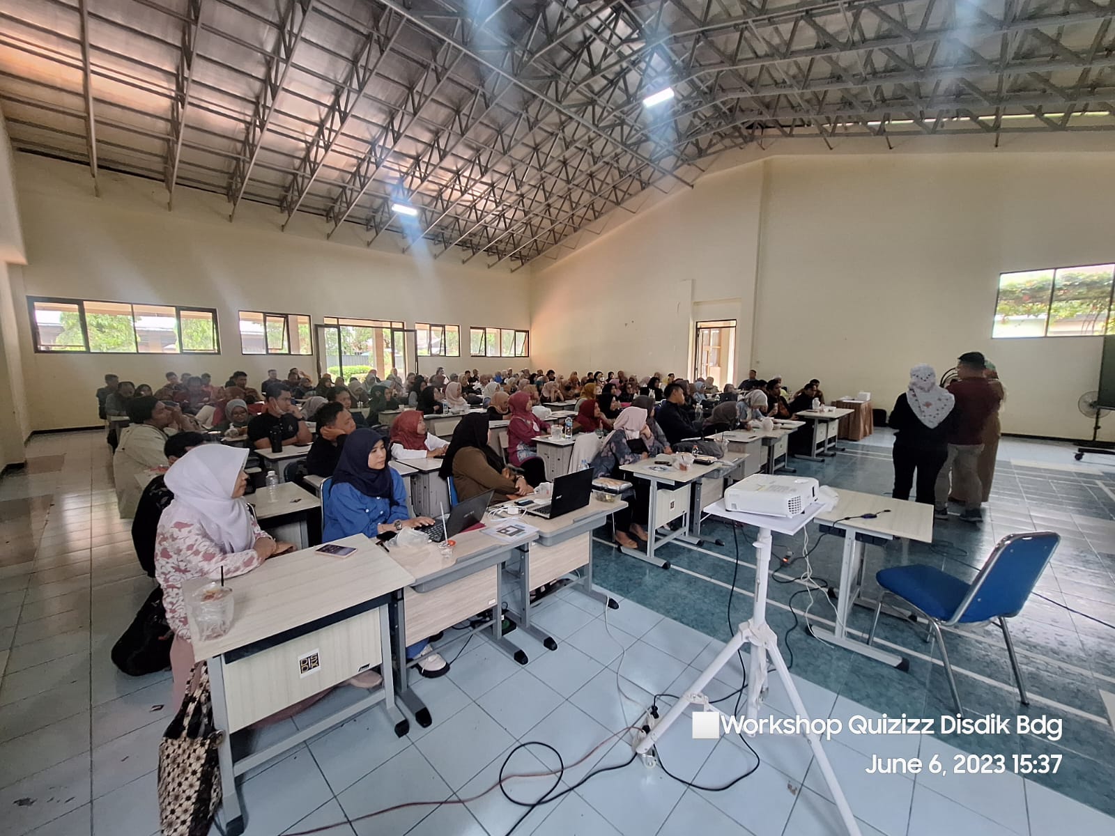 You are currently viewing Workshop Peningkatan Kompetensi Guru Dalam Program Merdeka Belajar Melalui Pemanfaatan Quizizz Dalam Pembelajaran