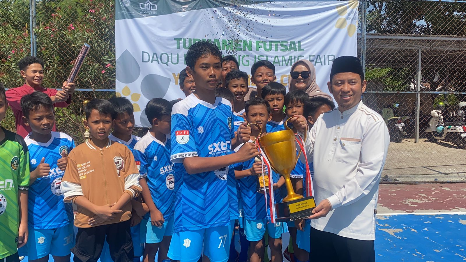 You are currently viewing Juara! SD Negeri 198 Mekarjaya Raih Juara Pertama di Turnamen Futsal Yusuf Mansyur Cup 2023