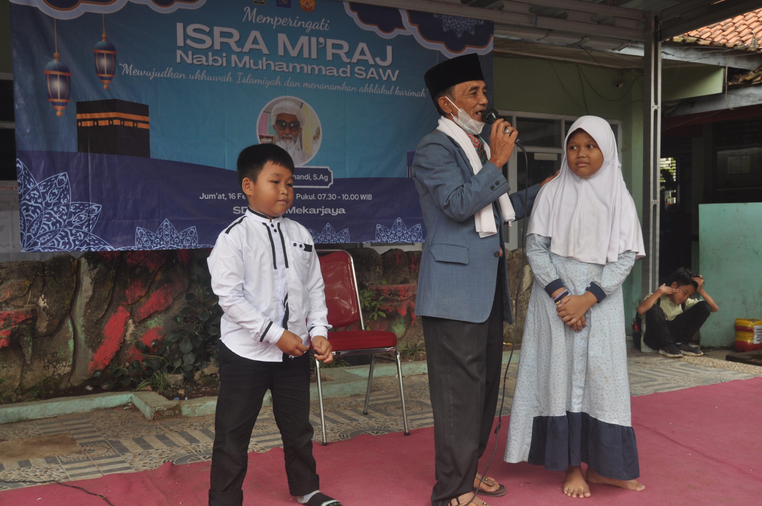 You are currently viewing Pelaksanaan Isra’ Mi’raj di SDN 198 Mekarjaya Dengan Tema Mewujudkan Ukhuwah Islamiyah dan Menanamkan Akhlakul Karimah