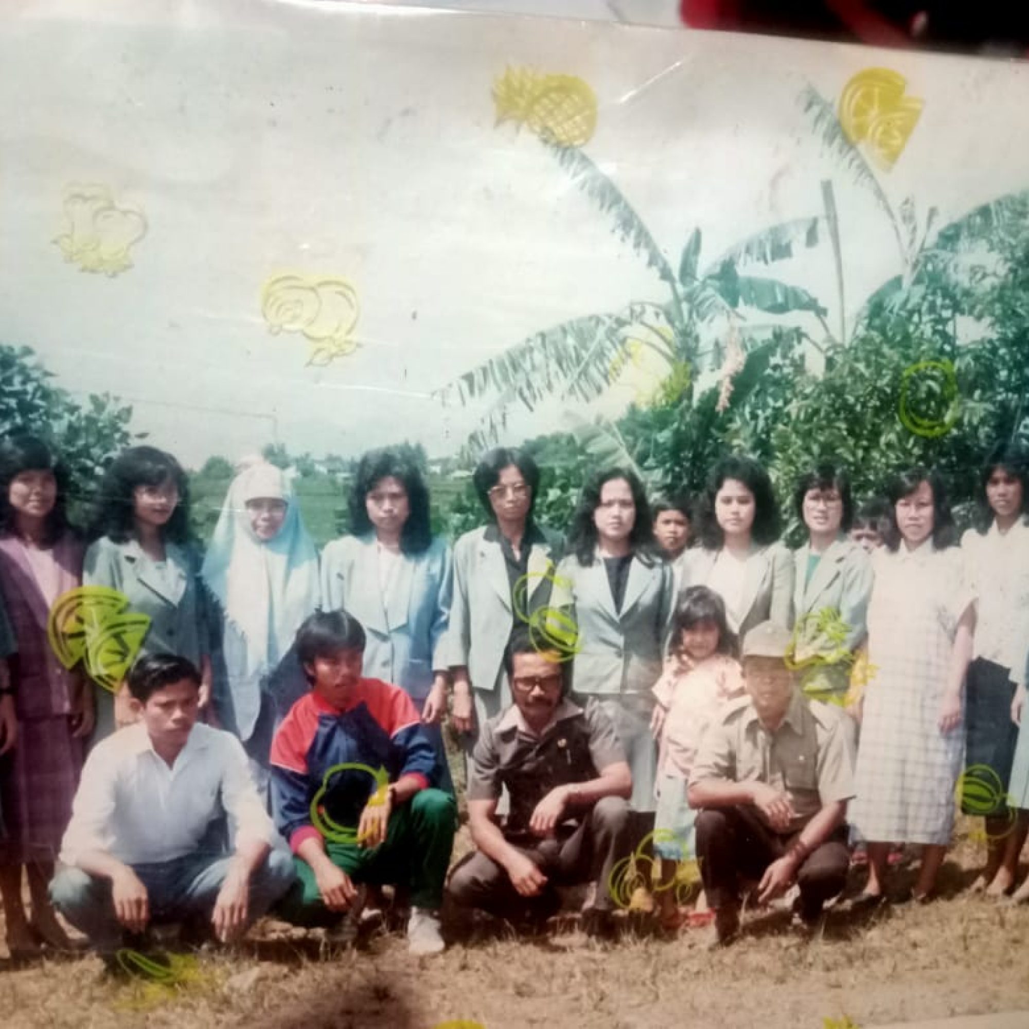 Dewan Guru Semasa Kepemimpinan Pak Koko Komarudin, BA Kepala Sekolah Pertama SDN 198 Mekarjaya