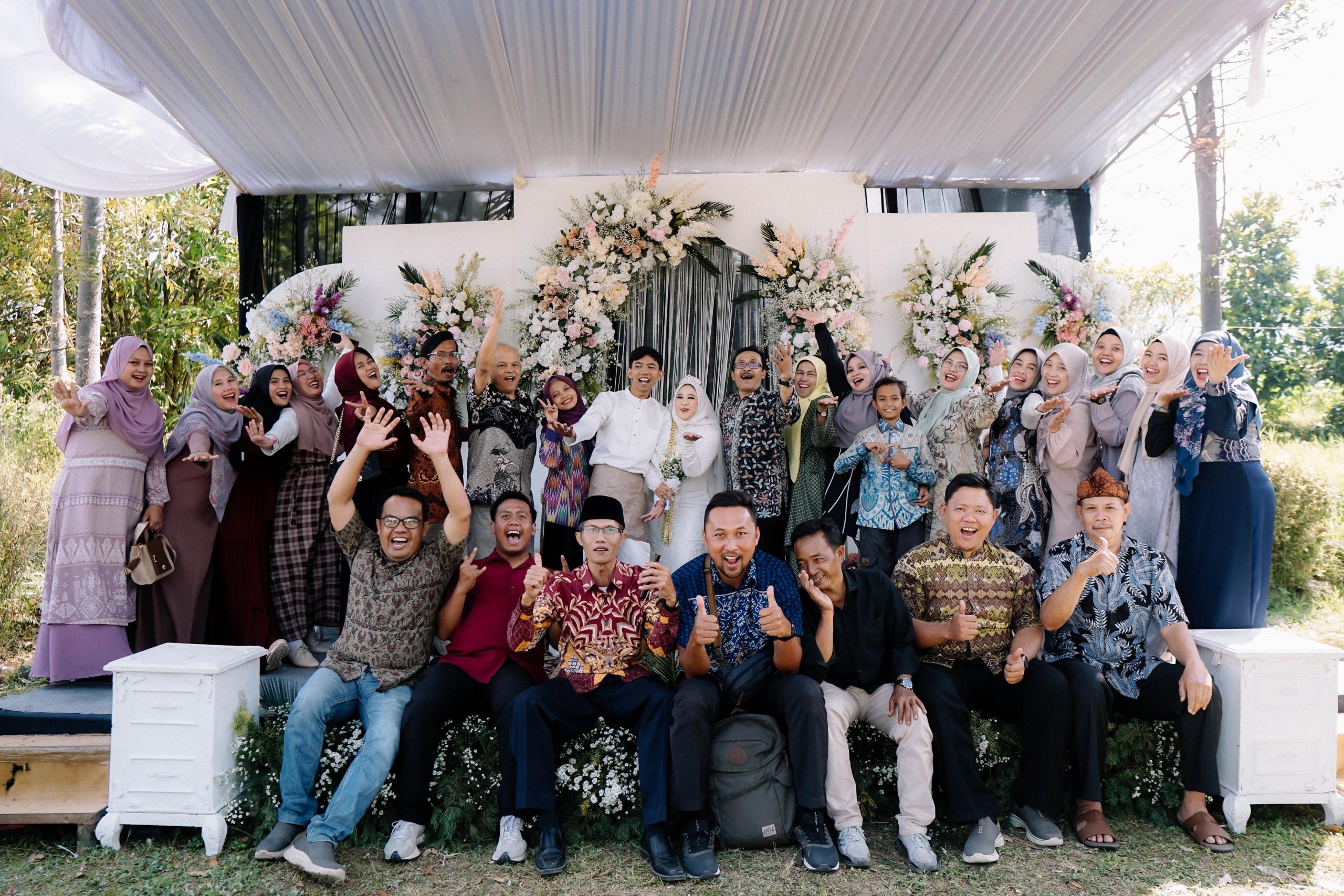 You are currently viewing Guru dan Staf SD Negeri 198 Mekarjaya Hadiri Pernikahan Bapak Asep Beny Wijaya, S.Pd Guru SDN 198 Mekarjaya dan Behesti Shofi Mannani, S.Pd