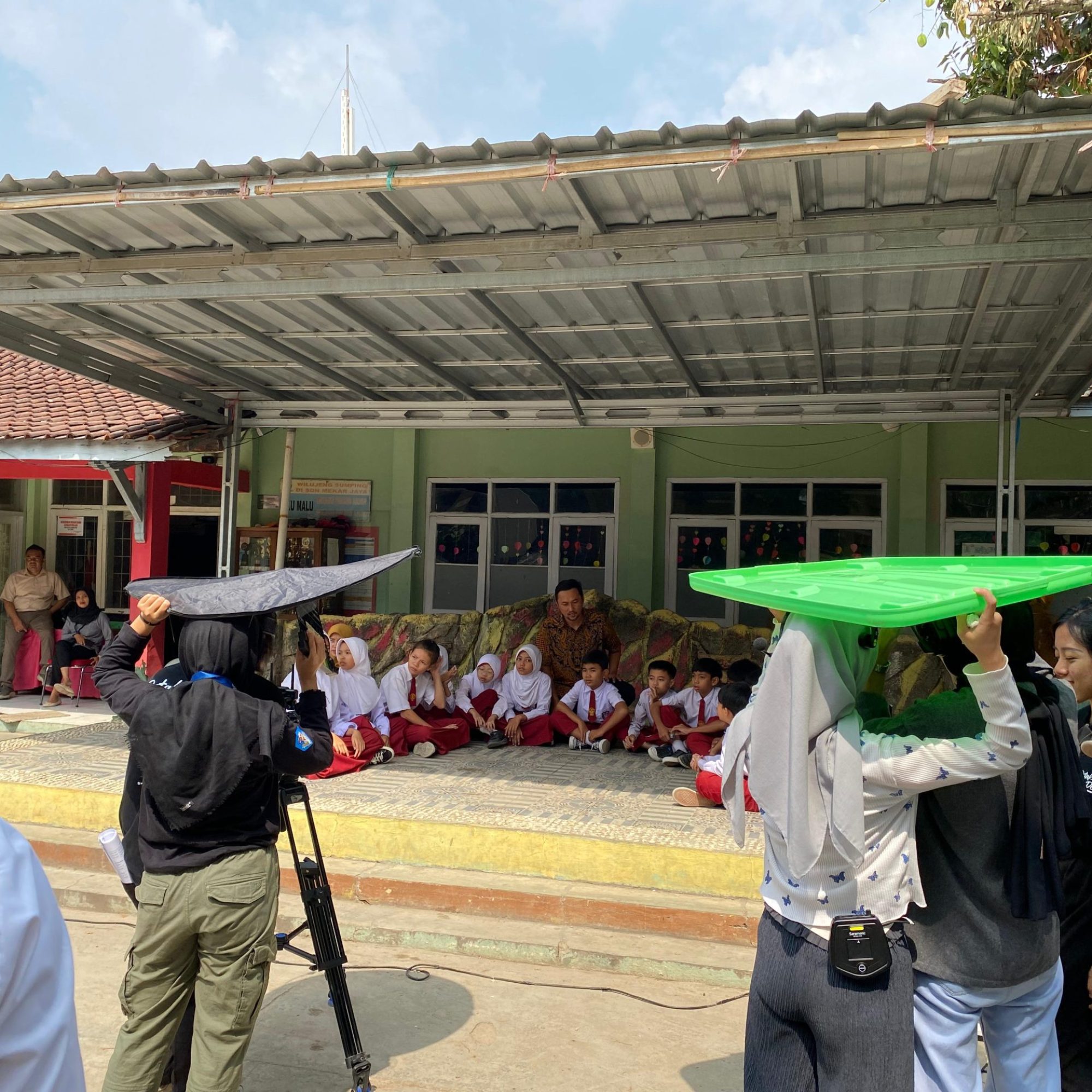 Kerja Sama SDN 198 Mekarjaya Kota Bandung dengan Universitas Widyatama: Pembuatan Video PMM Kemendikbud Berlangsung Sukses