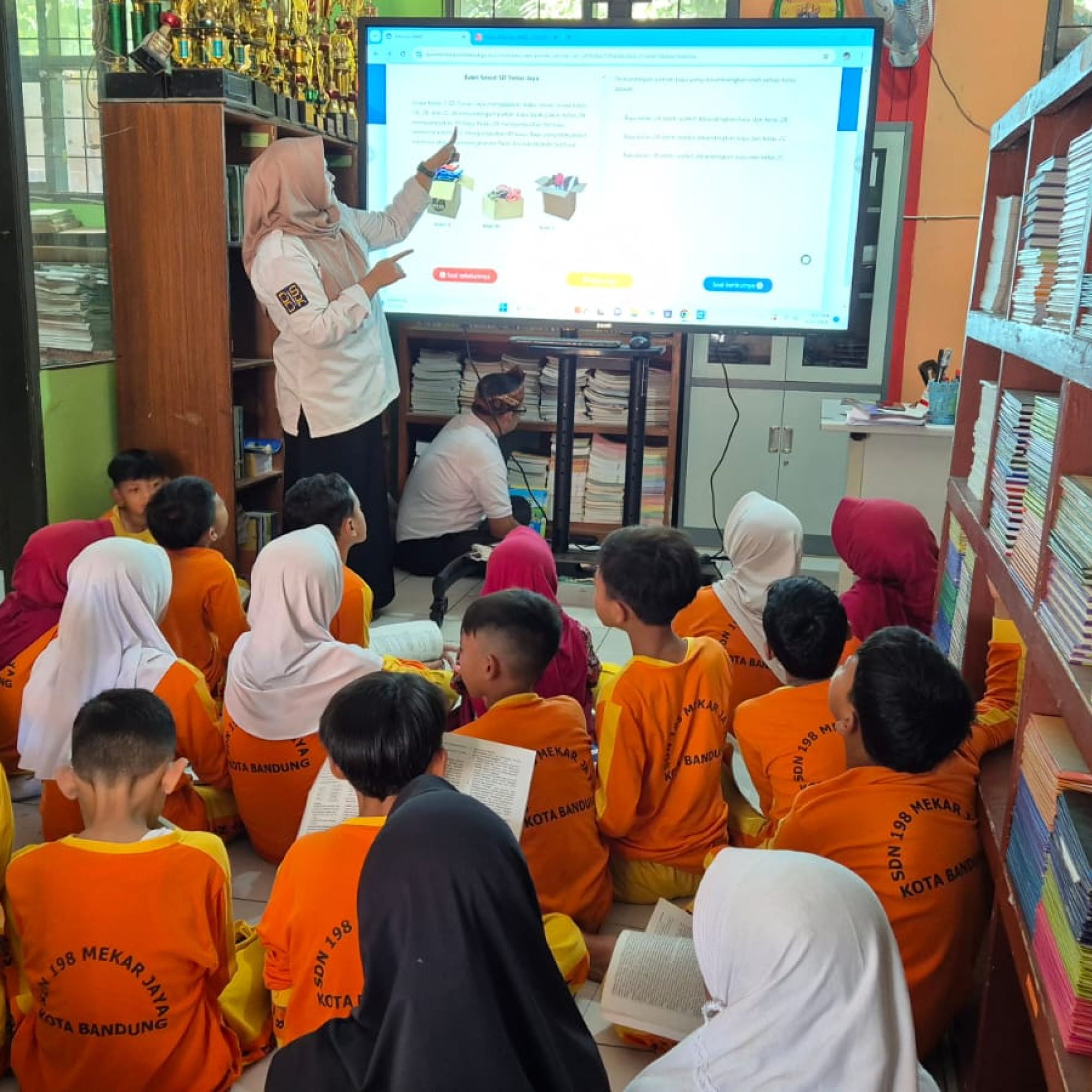 Pemanfaatan Multimedia sebagai Sarana Belajar Pemantapan ANBK di SDN 198 Mekarjaya