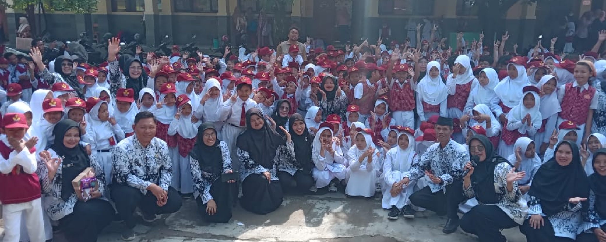 Khidmat, Perayaan Hari Guru Nasional ke-79 di SDN 198 Mekarjaya