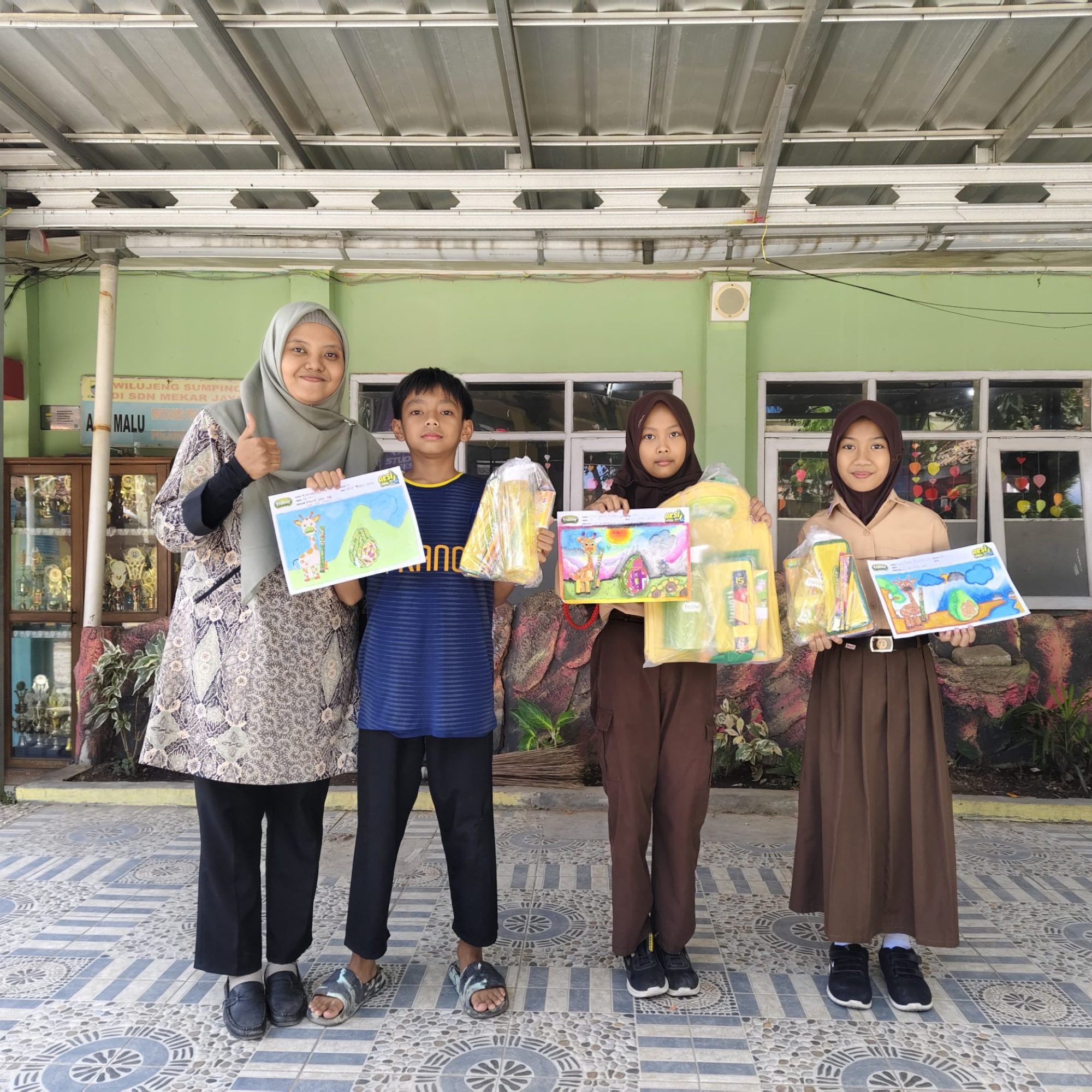 SDN 198 Mekarjaya Gelar Lomba Kolase Bersama Fruti Fruit, Tumbuhkan Kreativitas Siswa