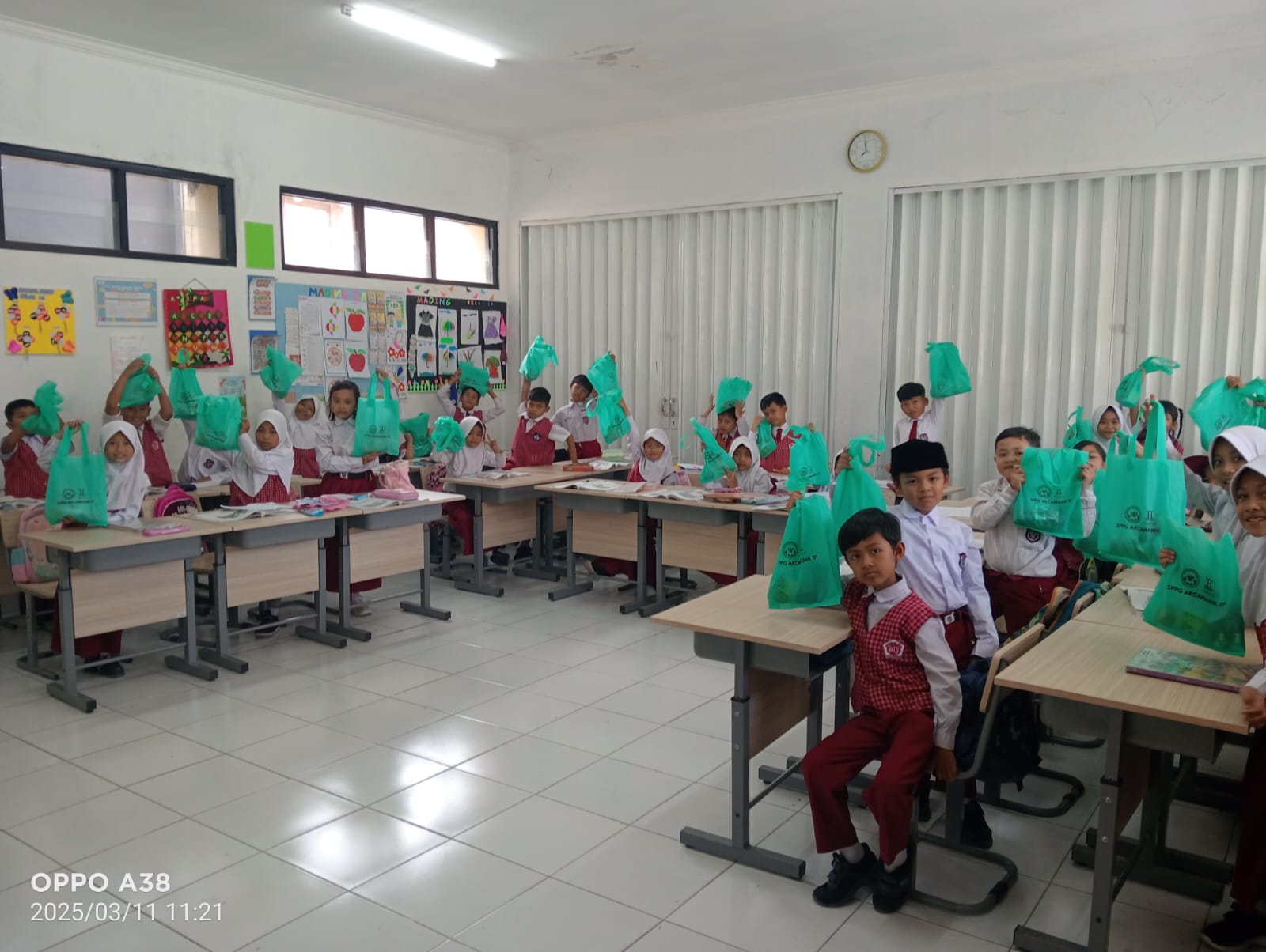 You are currently viewing SDN 198 Mekarjaya Kota Bandung Tetap Terima Program Makanan Bergizi Gratis Selama Ramadhan 1446 H