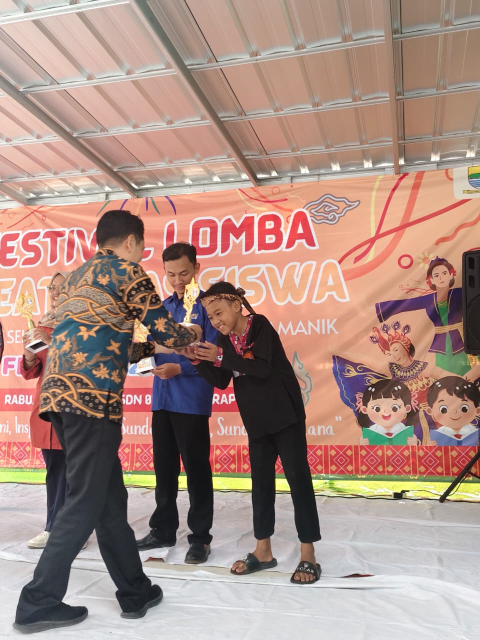 You are currently viewing SDN 198 Mekarjaya Pertahankan Gelar Juara di FTBI Tingkat Kecamatan Arcamanik