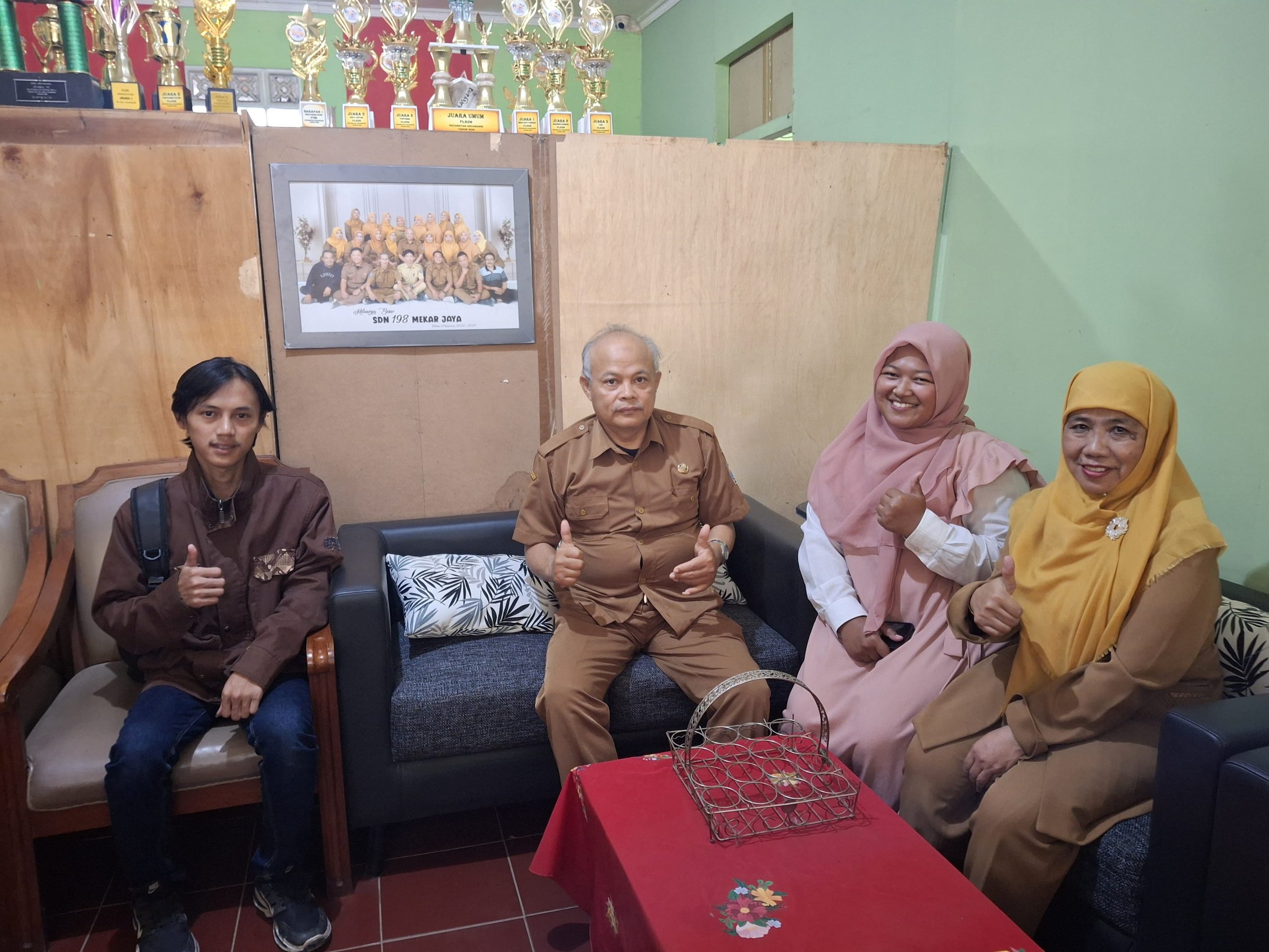You are currently viewing Kunjungan Mahasiswa UNINUS