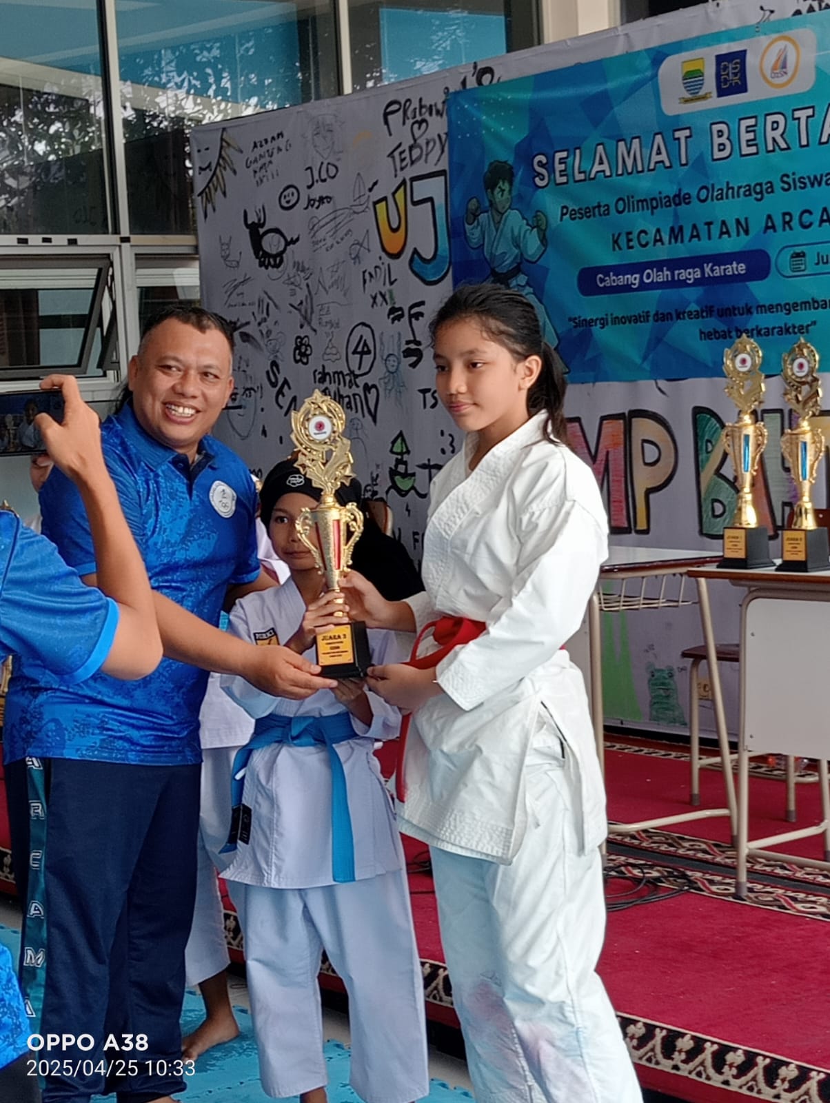 You are currently viewing SDN 198 Mekarjaya Raih Prestasi di Kejuaraan Karate Tingkat Kecamatan Arcamanik