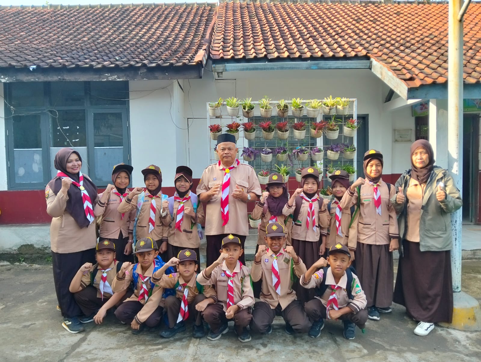 You are currently viewing Pramuka SDN 198 Mekarjaya Ikuti Pesta Siaga di Kwarran Arcamanik Kota Bandung