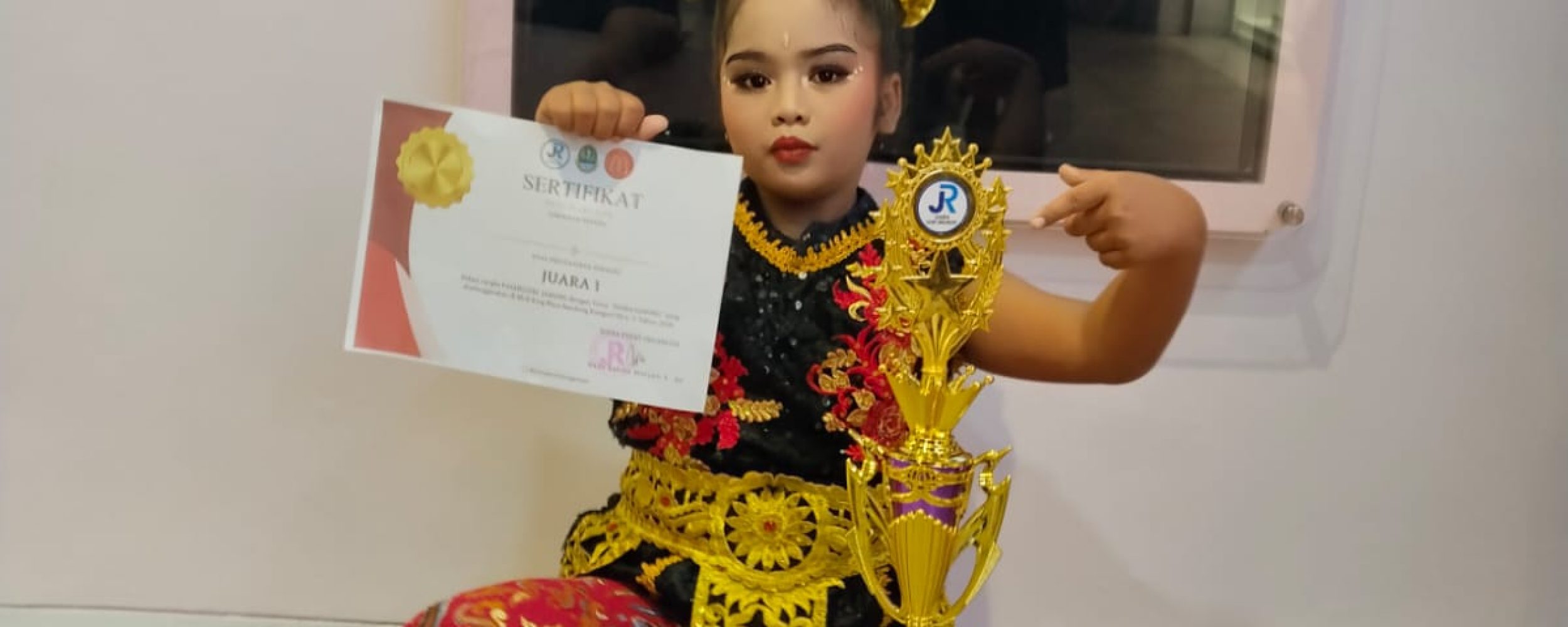 Airin Khairunnisa Raih Juara 1 Tunggal Jaipong Kategori SD 1–3